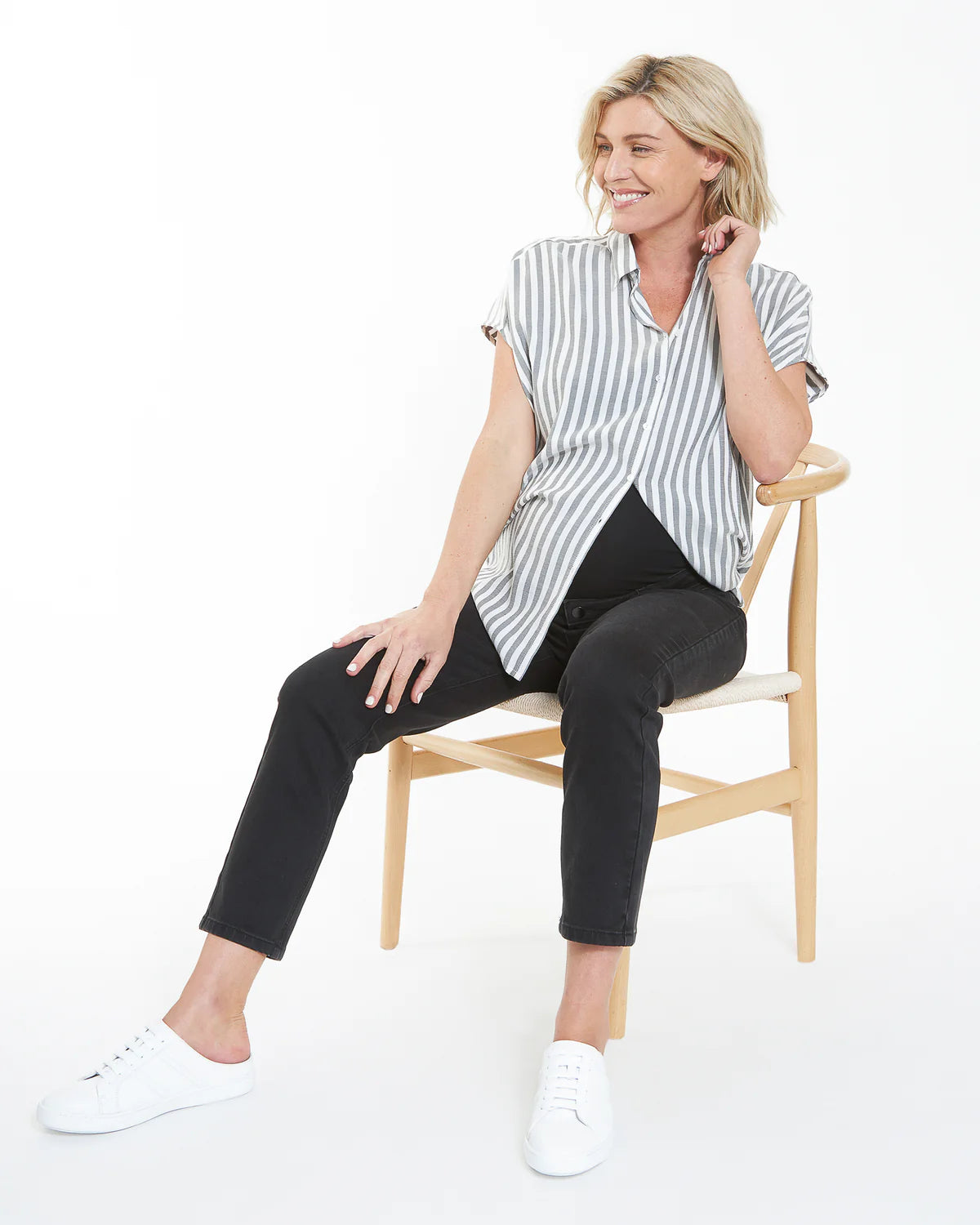 Ripe Hunter Over Bump Crop Jean in Black