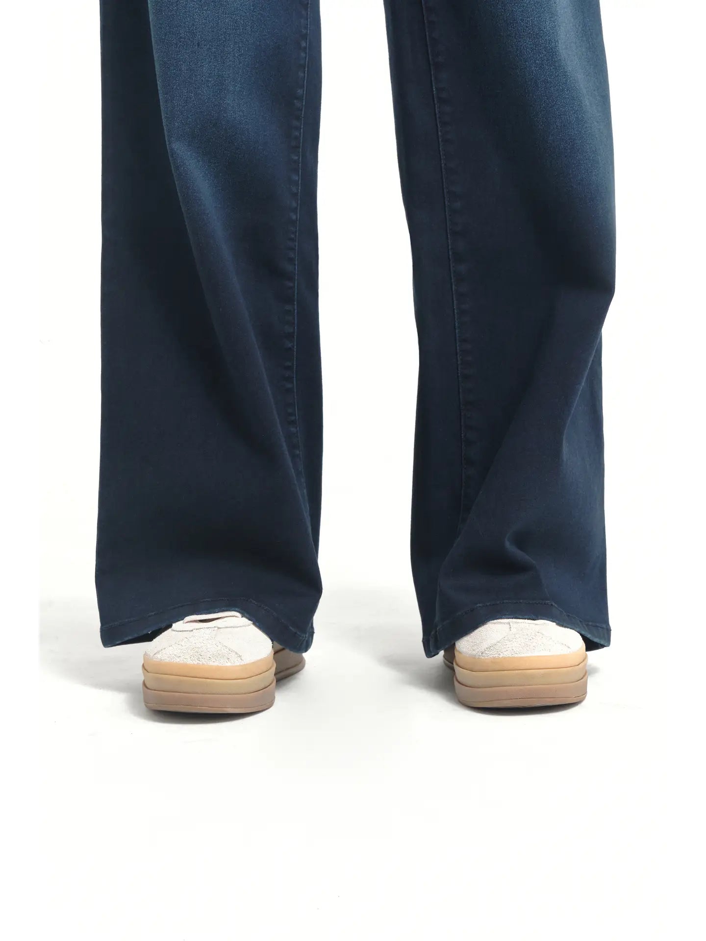 1822 Denim Maternity 32” Better Butter Wide Leg Jean with BellyBand in Yanique Wash